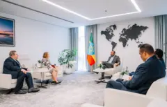 Abiy Axmed oo la kulmay danjire Mike Hammer iyo Molly Phee oo ah kaaliyaha xoghayaha arrimaha dibadda