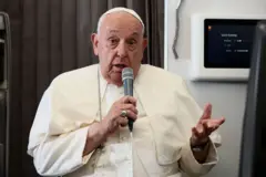 Papa Francisco com microfone