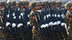 солдаты армии Мьянмы маршируют