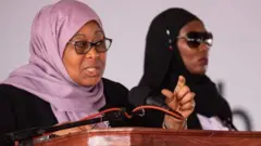 Perezida Samia yari arimo kuvuga ku bakinnyi b'abagore