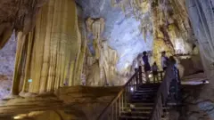 في إقليم كوانغ بنه، تقبع ثلاثة من أكبر أربعة كهوف في العالم في باطن الأرض