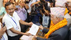 ओलीको मनोनयनपत्र दर्ता