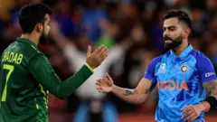 ভিরাট কোহলির অসাধারণ এক ইনিংসে ভারত পাকিস্তানকে 'টুর্নামেন্টের সবচেয়ে বড় ম্যাচে' হারিয়ে দিলো।