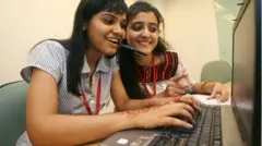 విద్యార్థినులు