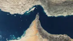 霍尔木兹海峡卫星影像