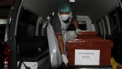 kapal-mutiara-sentosa-2-terbakar-ratusan-orang-dievakuasi-apa-yang-diketahui-sejauh-ini