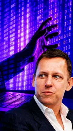 Peter Thiel mirando al costado y en el fondo un computador, una mano extendida y una serie de números binarios