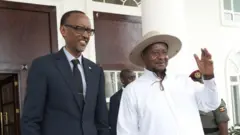 Les présidents ougandais Yoweri Museveni et rwandais Paul Kagamé