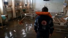 Sala de hospital após inundações em Canoas