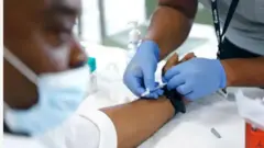 Aworan ẹni to n gba abẹrẹ ajẹsara