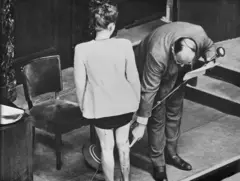 Dr. Leo Alexander legt Beweise für medizinische Experimente vor, die an einem polnischen Studenten in einem Konzentrationslager durchgeführt wurden