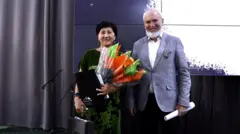 Дилмара Тиепберген сынакка "Мерез доор" деген романы менен катышкан.