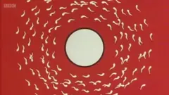 Captura de tela com desenho de um óvulo rodeado por espermatozoides nadando, com fundo vermelho