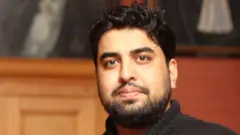 মারুফ ঢালি বেড়ে উঠেছেন বাংলাদেশের ঢাকায়।