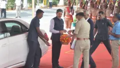 சேலம்: கைதாகி வெளிவந்த துணை வேந்தரை சந்தித்த தமிழக ஆளுநர் - பெரியார் பல்கலையில் என்ன நடந்தது?