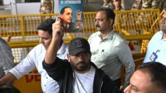 कॉकरोच जनता पार्टी: दिल्ली पहुंचे अभिजीत दीपके, जंतर मंतर पर कैसा है माहौल