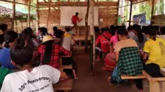 ကရင်နီပြည်၊ စစ်ဘေးရှောင်စာသင်ခန်း