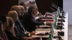 امارت یا جمهوریت؟ طرفین دعوا در افغانستان چه می‌خواهند؟