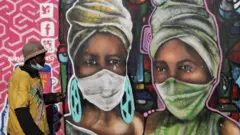 સમૃદ્ધ દેશોમાંના કેટલાક લોકોની જિંદગી રોગચાળાને પાછળ છોડીને આગળ વધી રહી છે, પરંતુ ગરીબ દેશોના લોકોએ કોવિડનો બોજો લાંબા સમય સુધી ઉઠાવવો પડશે.