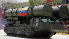 Wakati wa urais wa Hugo Chávez, Venezuela ilinunua vifaa vya kombora za kuzuia ndege kama vile S-300 kutoka Urusi ili kuwa na moja ya mifumo bora ya ulinzi katika eneo hilo.