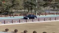 김정은 위원장이 탄 것으로 보이는 마이바흐 구형 차량