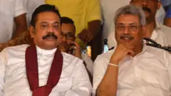 இலங்கை பிரதமர் மஹிந்த ராஜபக்ஷ (இடது) மற்றும் ஜனாதிபதி கோட்டாபய ராஜபக்ஷ (வலது)