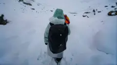 mećava, planinari, ljudi na snežnoj planini