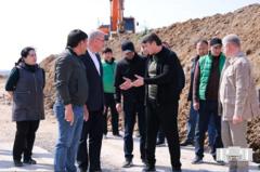 Ўзбекистон: Тошкент ҳокимини ўзбошимчаликда айблаяптилар