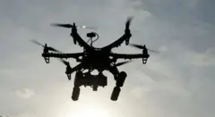 "د ډرونونو کواد کاپټر بڼې له لارې داسې بریدونه چې ښاریان په نښه کېږي."