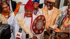 Ajimobi ninu aṣọ ibilẹ Yoruba