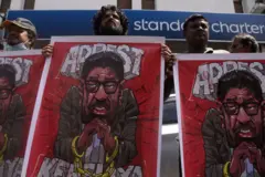 බාල ඖෂධ සම්බන්ධයෙන් හිටපු සෞඛ්‍ය අමාත්‍ය කෙහෙළිය රඹුක්වැල්ල අත්අඩංගුවට ගන්නැයි ඉල්ලා 2024 වසරේදී පැවති විරෝධතාවයක්.