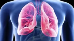 लहान मुलं आणि वृद्धांसाठी न्यूमोनिया हा एक गंभीर आजार ठरू शकतो, त्यामुळे त्यावर वेळीच उपचार घेतले पाहिजेत
