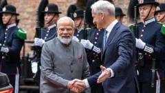पीएम नरेंद्र मोदी नॉर्वे के पीएम जोनास गार स्टोर