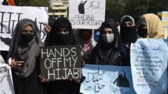 başörtüsü yasağını protesto