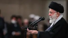 علی خامنه‌ای