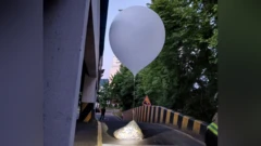 Түндүк Кореянын таштанды ташыган шаары түштүккө конгон учур