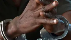 Aworan ọwọ ti wọn ko ṣẹkẹṣekẹ si