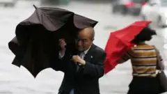 टायफून वादळ