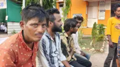 પોલીસે બે જગ્યાએથી 11 મજૂરોને ઊગાર્યાં છે