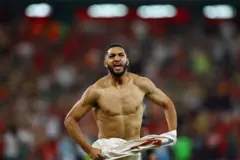 فرحة اللاعب المغربي إسماعيل صيباري بتأهل بلاده إلى دور الستة عشر