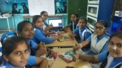 విద్యార్థినులు