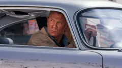 Daniel Craig como James Bond em No Time To Die