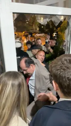 U noći zimeđu 16. i 17. aprila, tokom izbora za Studentski parlament na Medicinskom fakultetu u Beogradu, došlo je do tenzija.