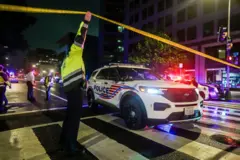 Polícia no local onde 2 pessoas foram mortas perto do Museu Judaico de Washington em 22 de maio de 2025
