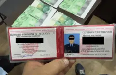 Жалал-Абадда полковник жана тергөөчү пара алып жаткан жеринен кармалды