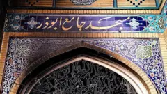 تصویر سر در سوخته مسجد ابوذر که توسط خبرگزاری تسنیم منتشر شده است