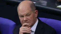 Almanya'da Başbakan Olaf Scholz 16 Aralık'ta mecliste yapılan güven oylamasını kaybetti.
