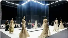 কাচের তৈরি এই অবয়ব নিয়ে ব্যাপক বিতর্ক তৈরি হয়েছে 