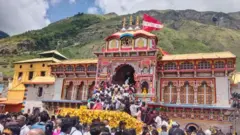 ઉત્તરાખંડના બદરીનાથ મંદિરમાં ચઢાવાનો કથિત હેરાફેરીનો મામલો સામે આવ્યો છે બીબીસી ગુજરાતી અયોધ્યા મંદીર ચોરી ગુજરાત ઉત્તરાખંડ ચારધામ