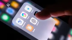 tela de celular mostra apps de IA